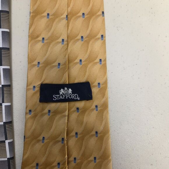 Lot 6 Men's Ties Silk or Polyester Wearable Craft Quilting Multi Colors - Picture 11 of 16